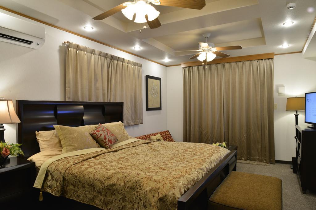 Maeda Biru House Villa Onna Buitenkant foto