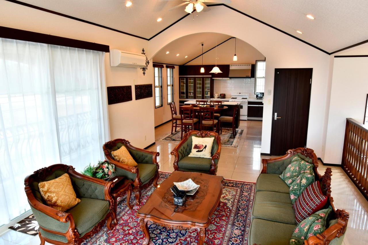 Maeda Biru House Villa Onna Buitenkant foto